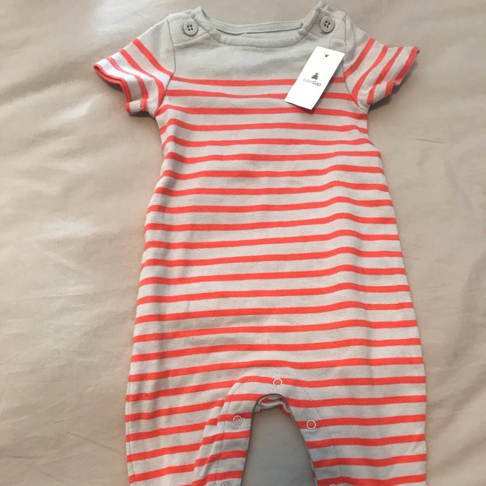 New Baby GAP bodysuit (unisex)